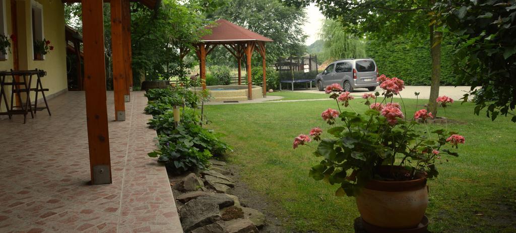 Tisza-Kert Vendeghaz -Tisza-Kert Vendeghaz II Hotell Tiszafüred Eksteriør bilde